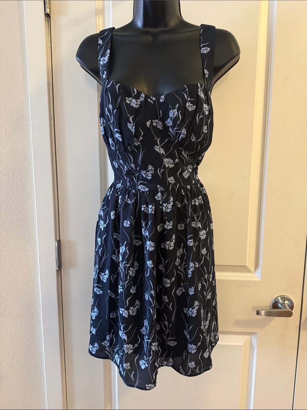 NWT Rihoas Navy Blue Floral Sweetheart Neck Mini Skater Dress Size Medium - Picture 7 of 11